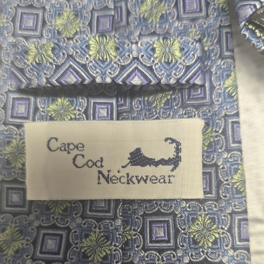 Cape Cod Neckwear Blue Silk Tie with Textured Pattern (Jewelry Is Not Included) - Picture 2 of 7